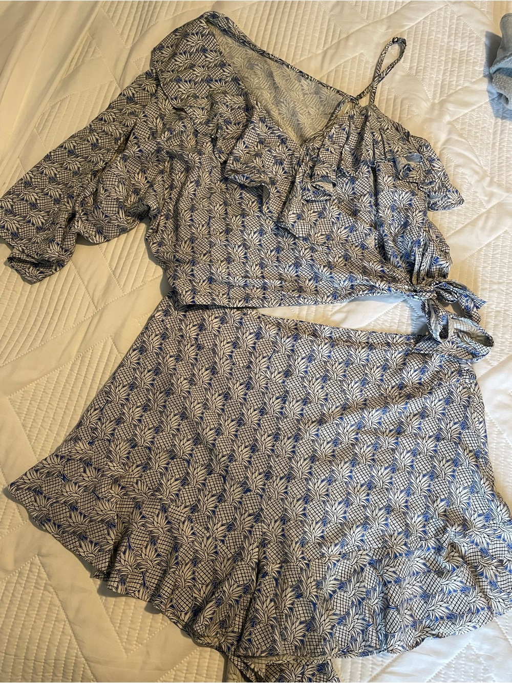 Maeve Anthropologie Blue and White Pineapple Print Ruffle matching short set M